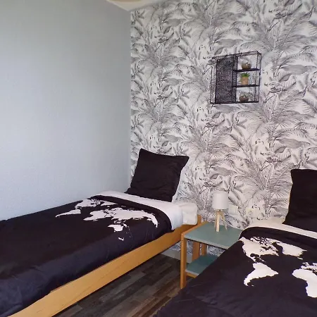 Semesterbostad Charming Holiday Home Number 8 In Signy Le Petit With Covered Terrace Signy-le-Petit
